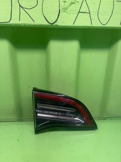 2017 2018 2019 2020 2021 2022 2023 Tesla Model 3 / Y Left Driver Side Inner Tail Light OEM 3 Pin