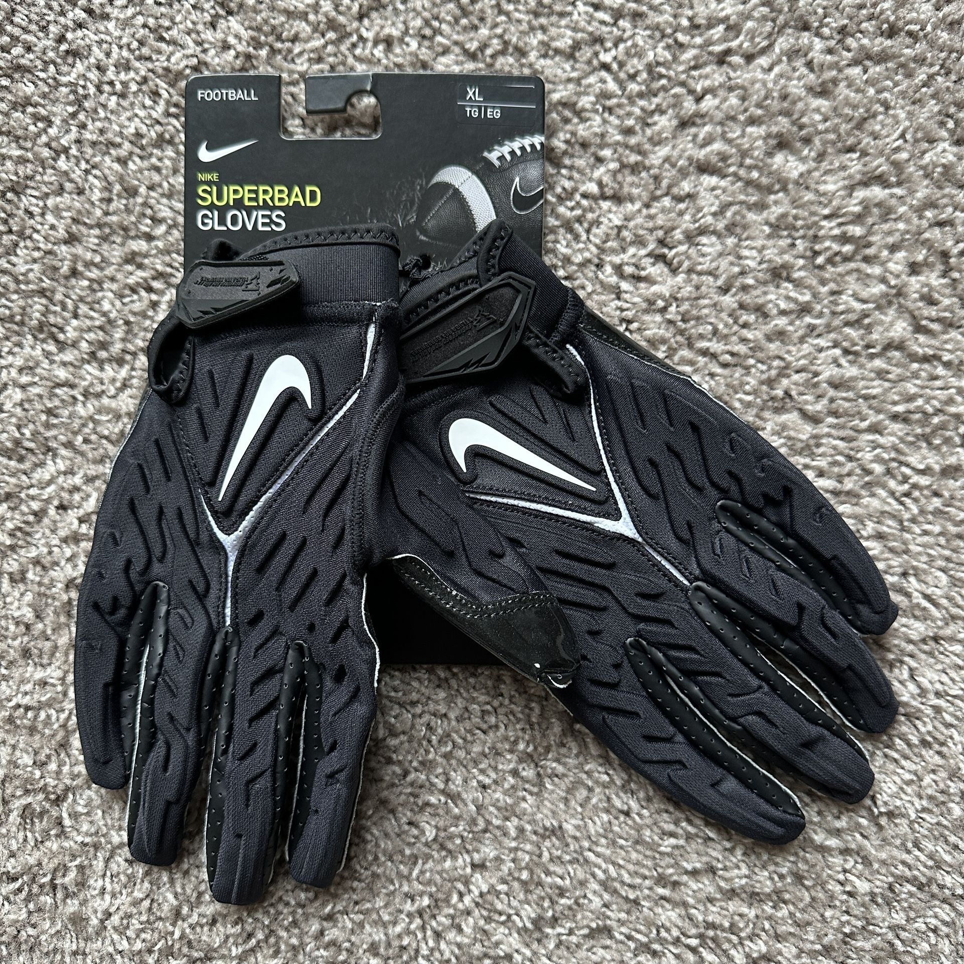 NIKE SUPERBAD 6.0 FOOTBALL GLOVES MENS SIZE XL BLACK WHITE NEW