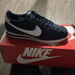 Nike Cortez Sz 9 Like New 