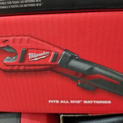 Milwaukee M12 copper pipe cutter