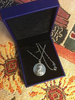 Love Silver Jewelry 💕🛍 Sterling Silver round pendant with 18” inch long silver chain necklace