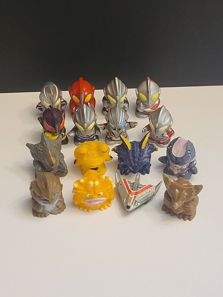 16 Mini Figure Finger Puppet Ultraman Series KAIJU Monsters