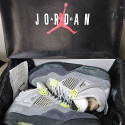 Jordan 4 Retro 