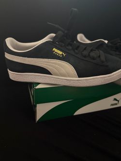Puma Suede Classic XXI Black & White Youth Sneakers – Size Y 5.5C