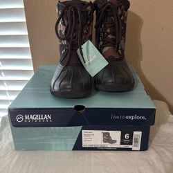 Magellan Outdoors PVC Camo Duck Boot Size Youth 6