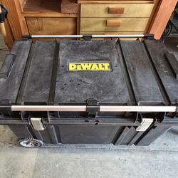 DeWalt Tough Chest Mobile Storage