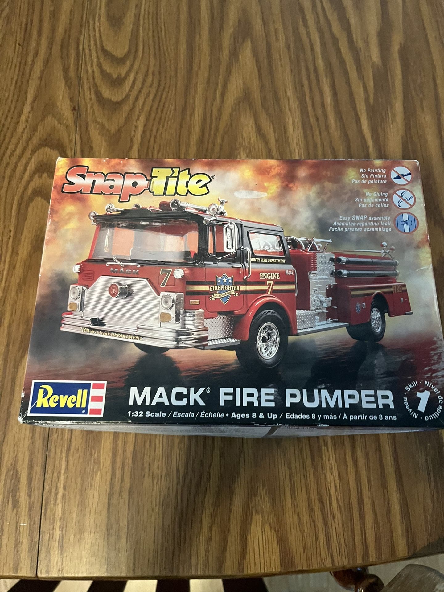 Revell 1:32 Model Kit Fire Truck Pumper Mack Fire Pumper Snap Tite Almost Finished