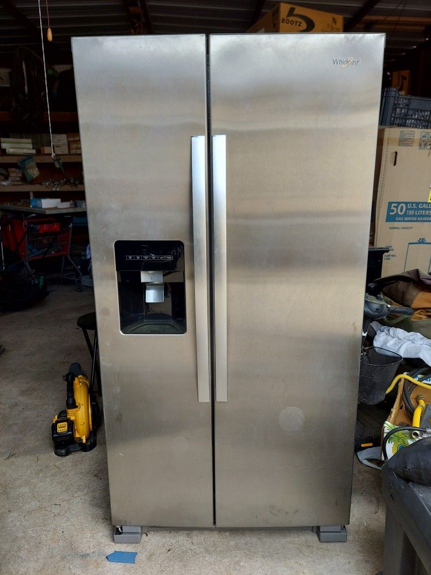 Whirlpool Refrigerator With Ice And Water Dispenser
