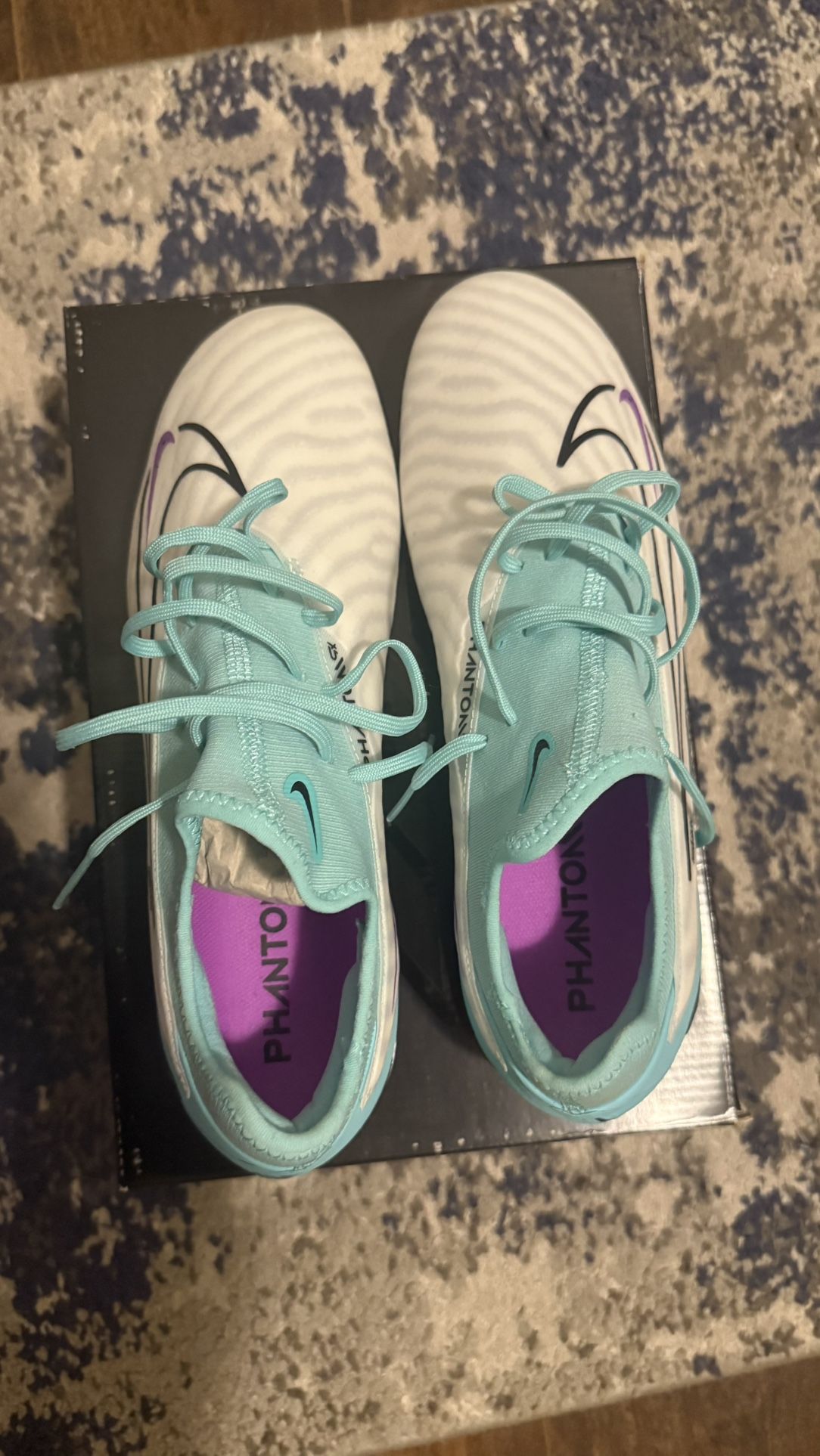 Nike Soccer Cleats Phantom Size 8