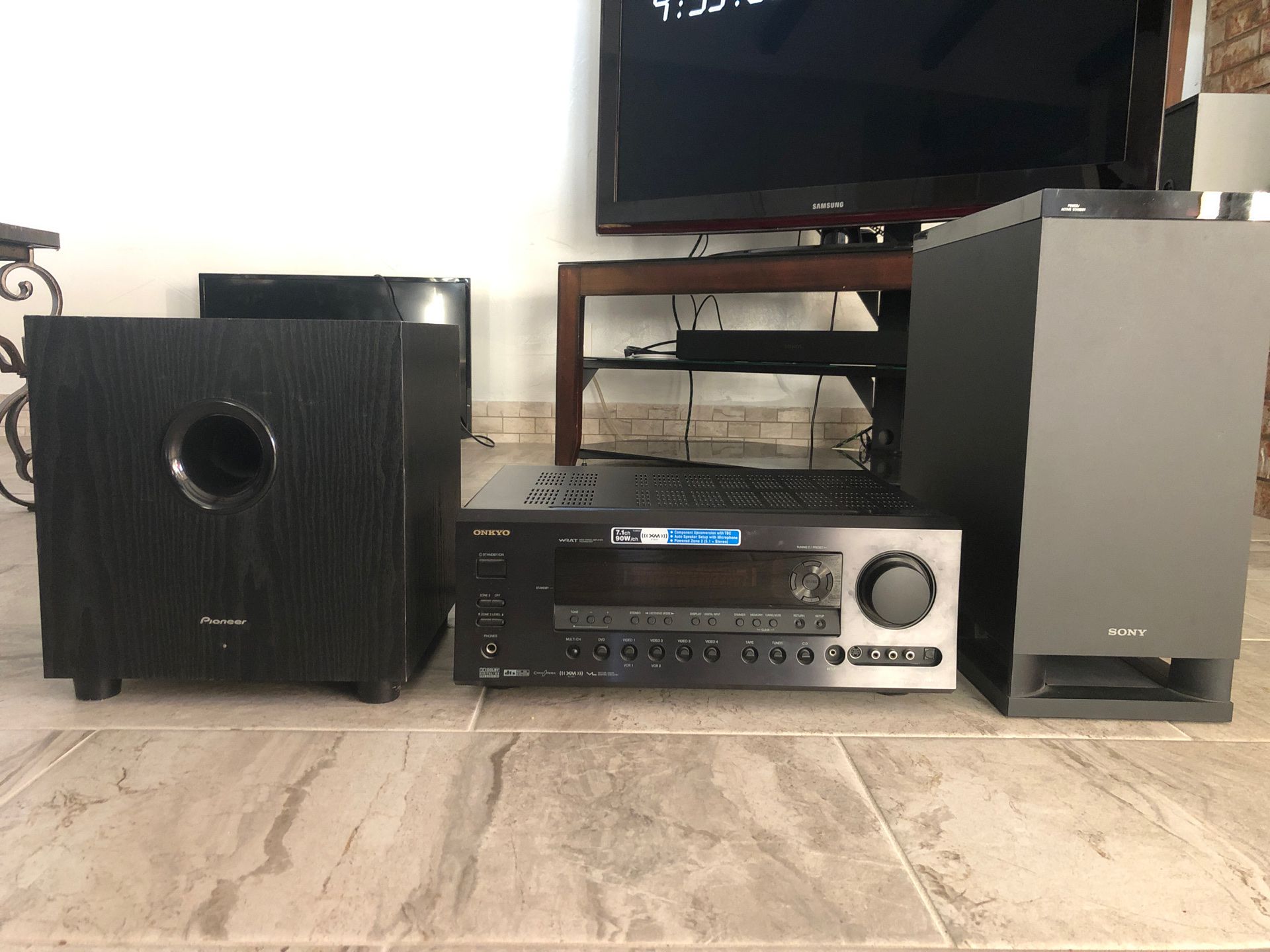 ONKYO Receiver SONY and PIONEER Theatre Speakers