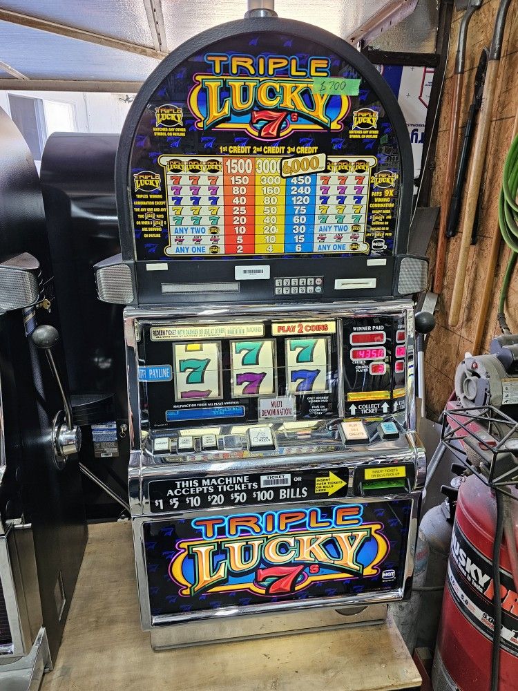 IGT SLOT MACHINE (TRIPLE LUCKY 7S)