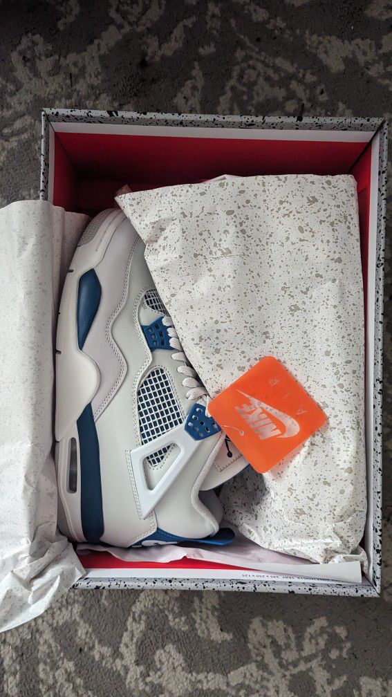 DS Air Jordan 4 " Military Blue " Size 9.5 from SNKRS
