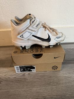 Nike - Force Trout 8 Keystone - Youth 2.5