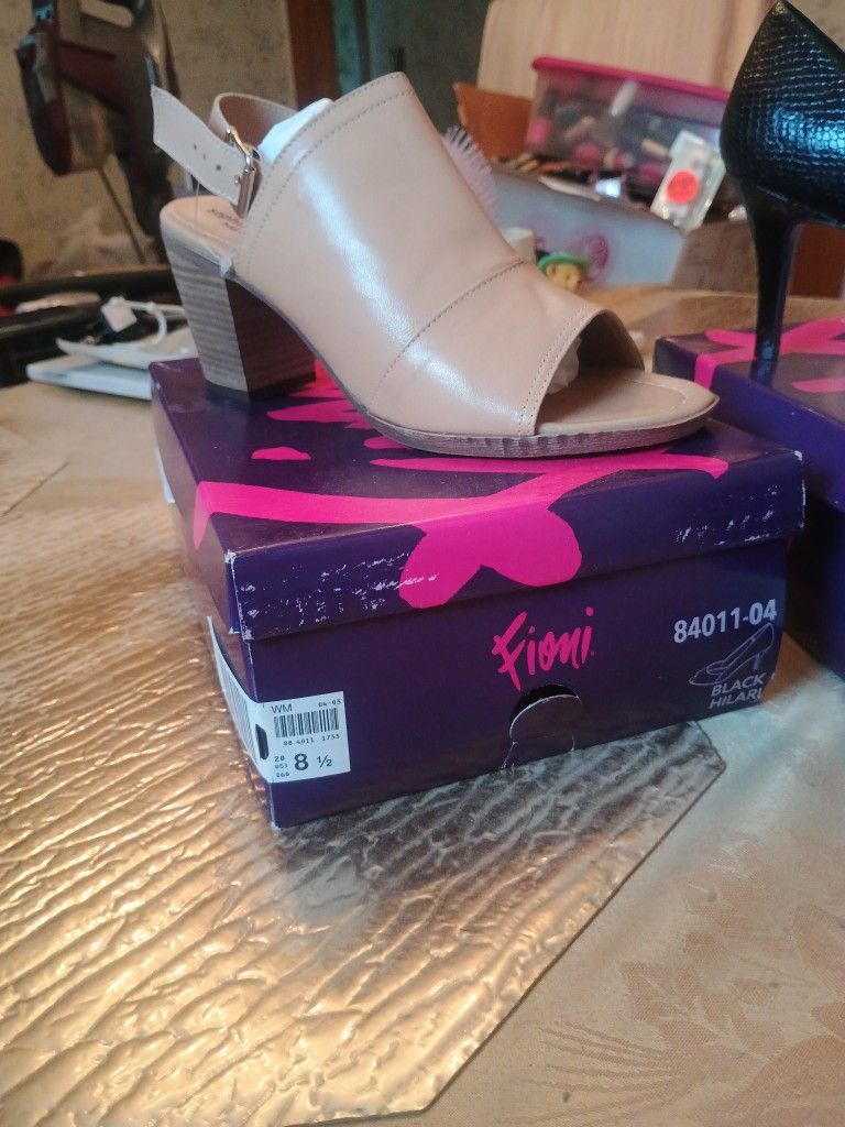 To Brand New Fiona Dress Shoes One Box Teal One High Heel Beige And Black Brand New