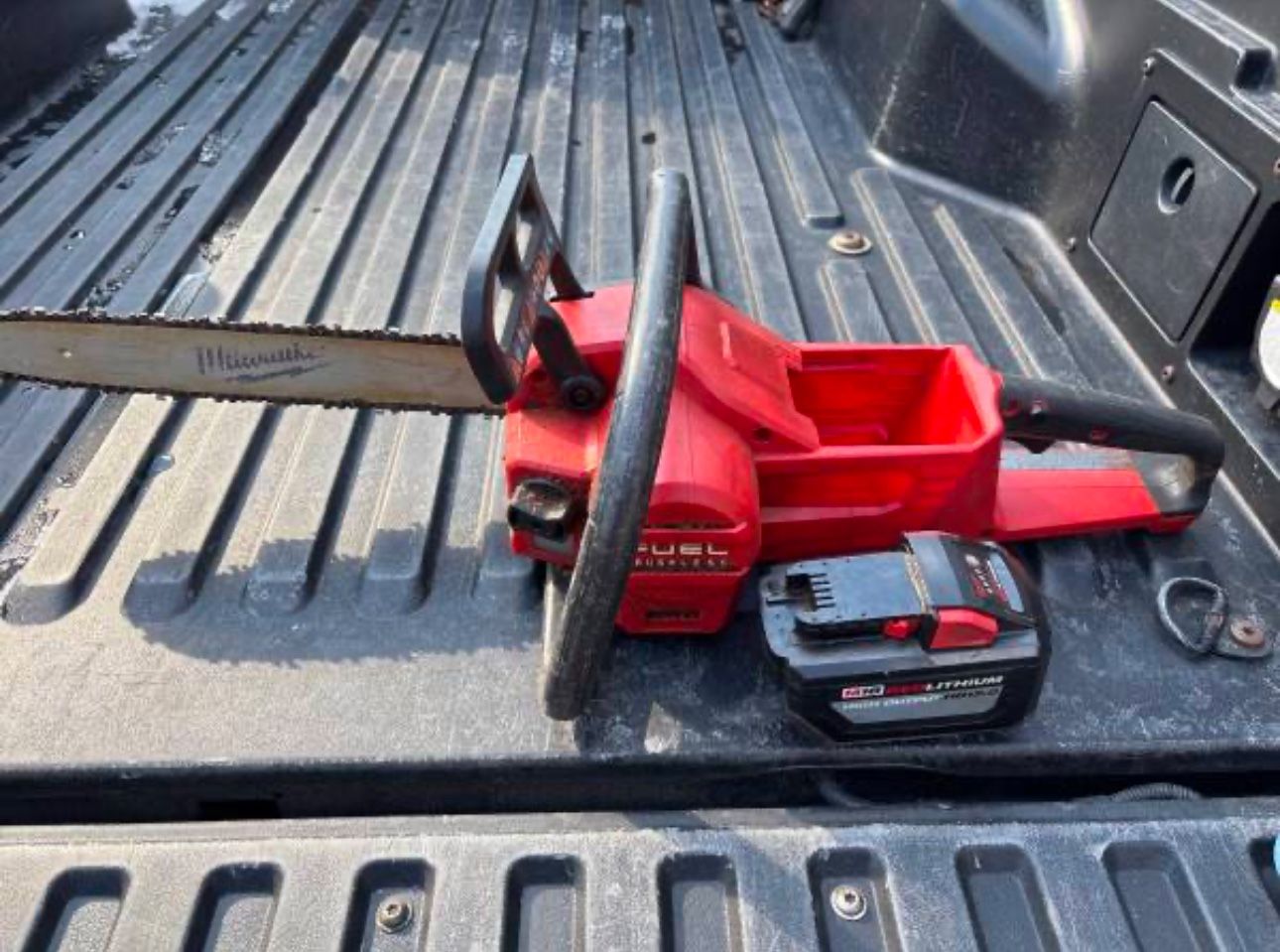 Milwaukee Chainsaw With Battery