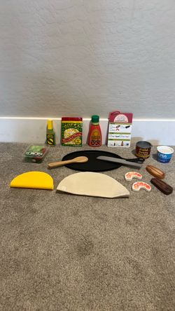 Melissa and Doug taco set