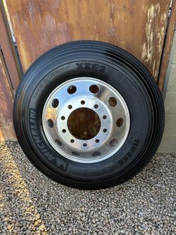 Michelin Xze2 11 R 22.5 steer tire and rim