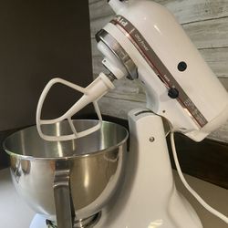 Kitchen Aid Stand Mixer w/ Accessories 