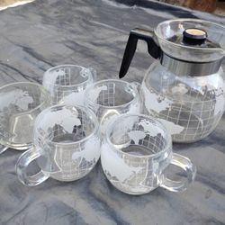 $75 VINTAGE 1970'S NESTLE MUG SET