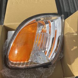 Signal Corner Light 00-04 Tundra