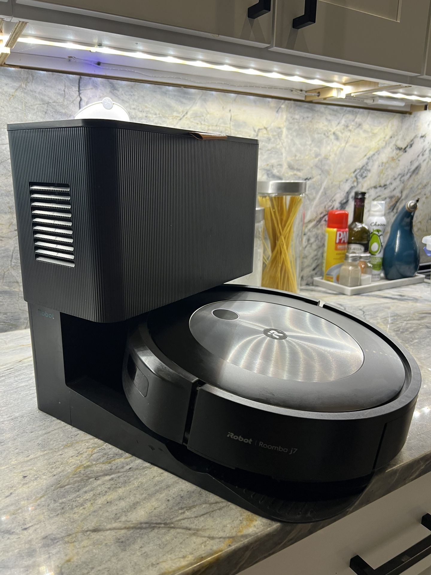 Roomba J7 Robotic vacuum