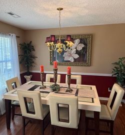 Beautiful Dinning Room set with 6 chairs like new