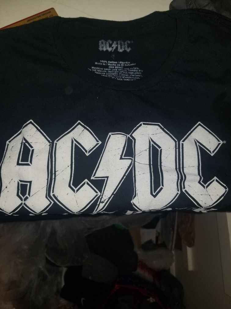 ACDC BACK IN BLACK SHIRT SMALL
