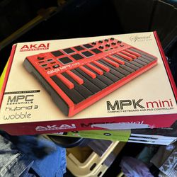 Akai MPK Mini mk II Electronic Visit > Keyboard - Red