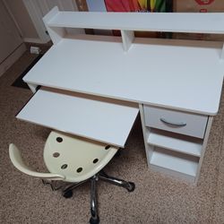 Kids Desk With Drawers And Comes With Swival Chair