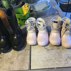 Rain Boots For Girls An The Black One 