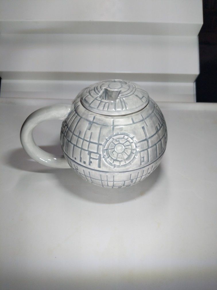 Star Wars Death Star 3D Ceramic Sculpted Coffee Mug With Lid - NWT