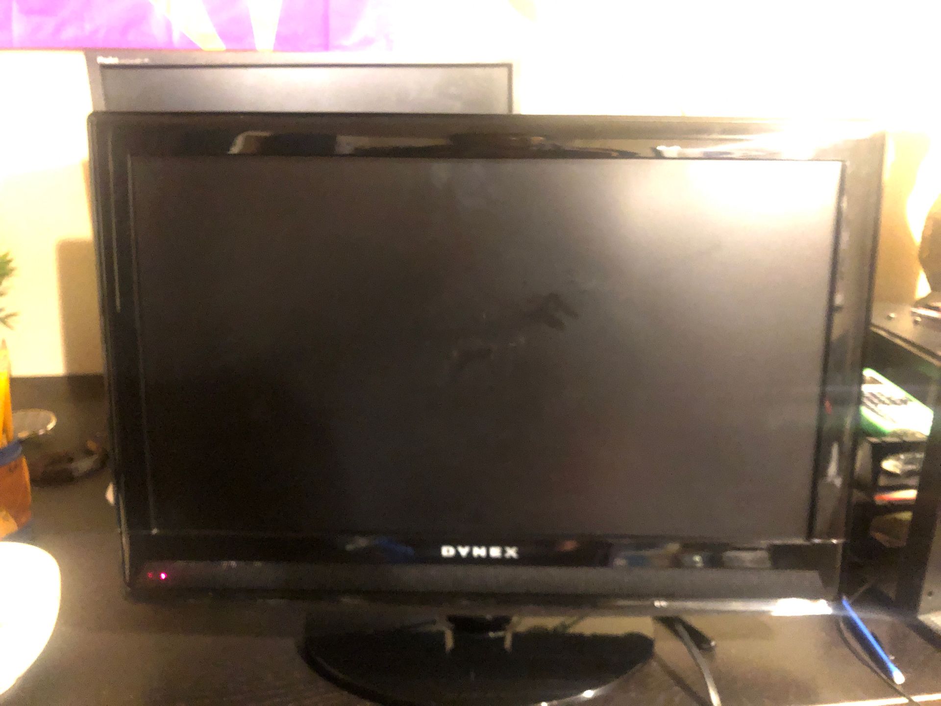 Beautiful color Dynex 27 inches tv in excellent condition