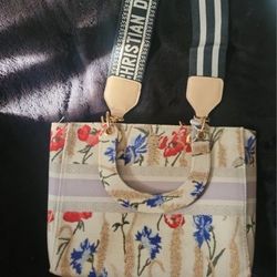 Hand Bag With Shoulder Strap And Duster Bag