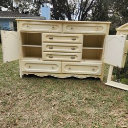 Dresser With Mirror 