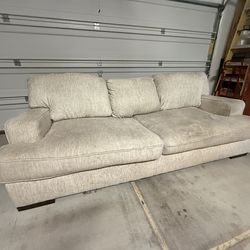comfortable Ashley couch..ex condition