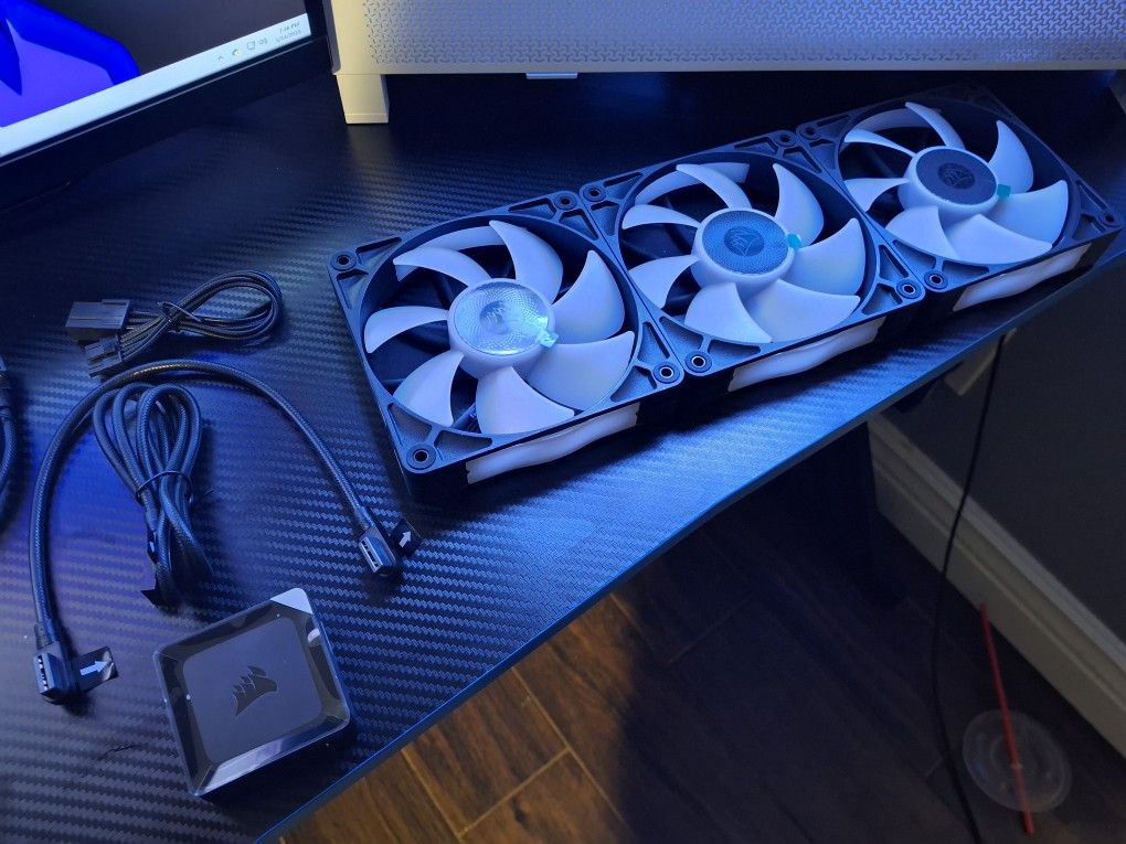3 Corsair RX LINK Fans 120mm With The Hub