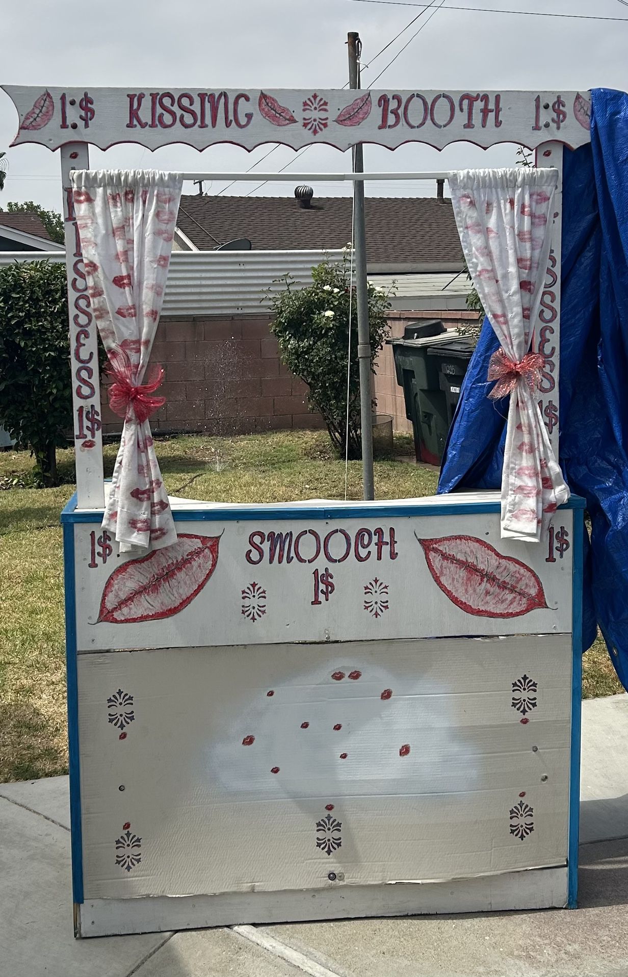 KISSING BOOTH!! 