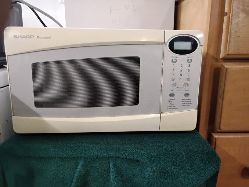 Sharp Microwave (White)