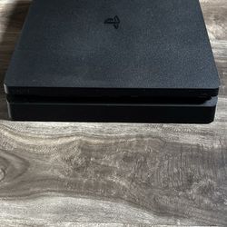 Black PS4 slim 500GB