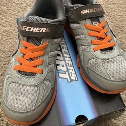 SKECHERS New Size 6 1/2