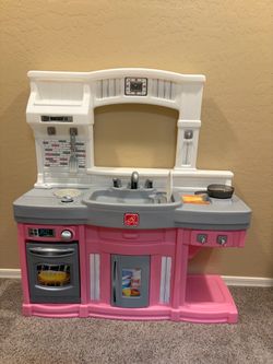 Step 2 Modern Cook Stove Set Pink girls toys play pretend kitchen
