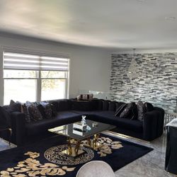 ** Beautiful Sectional Black And Gold Couches 