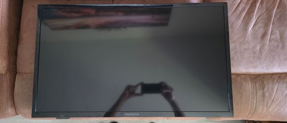 Insignia 32" TV - like new