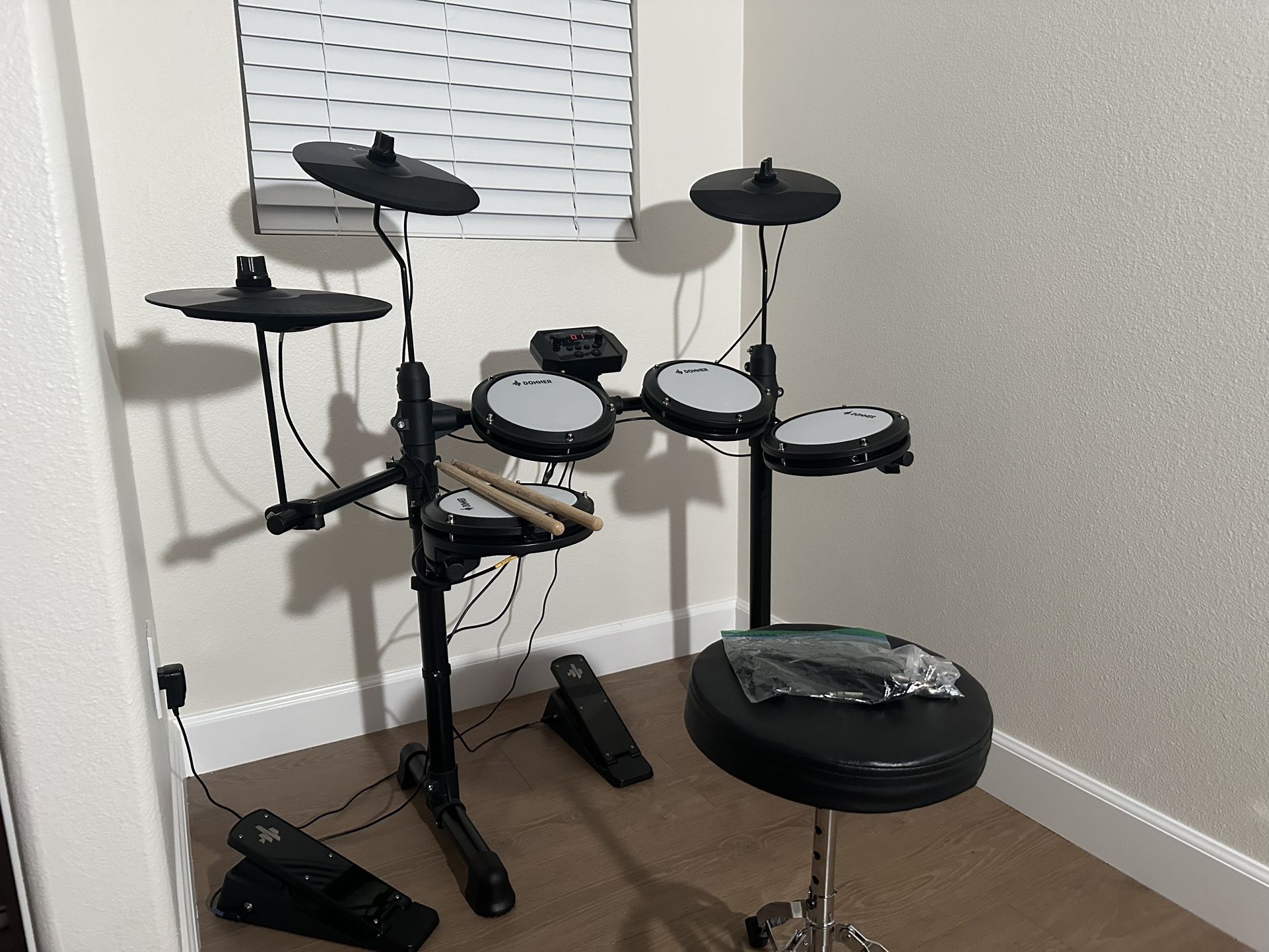 Donner DED -80 Electric Drum Set 5 Piece