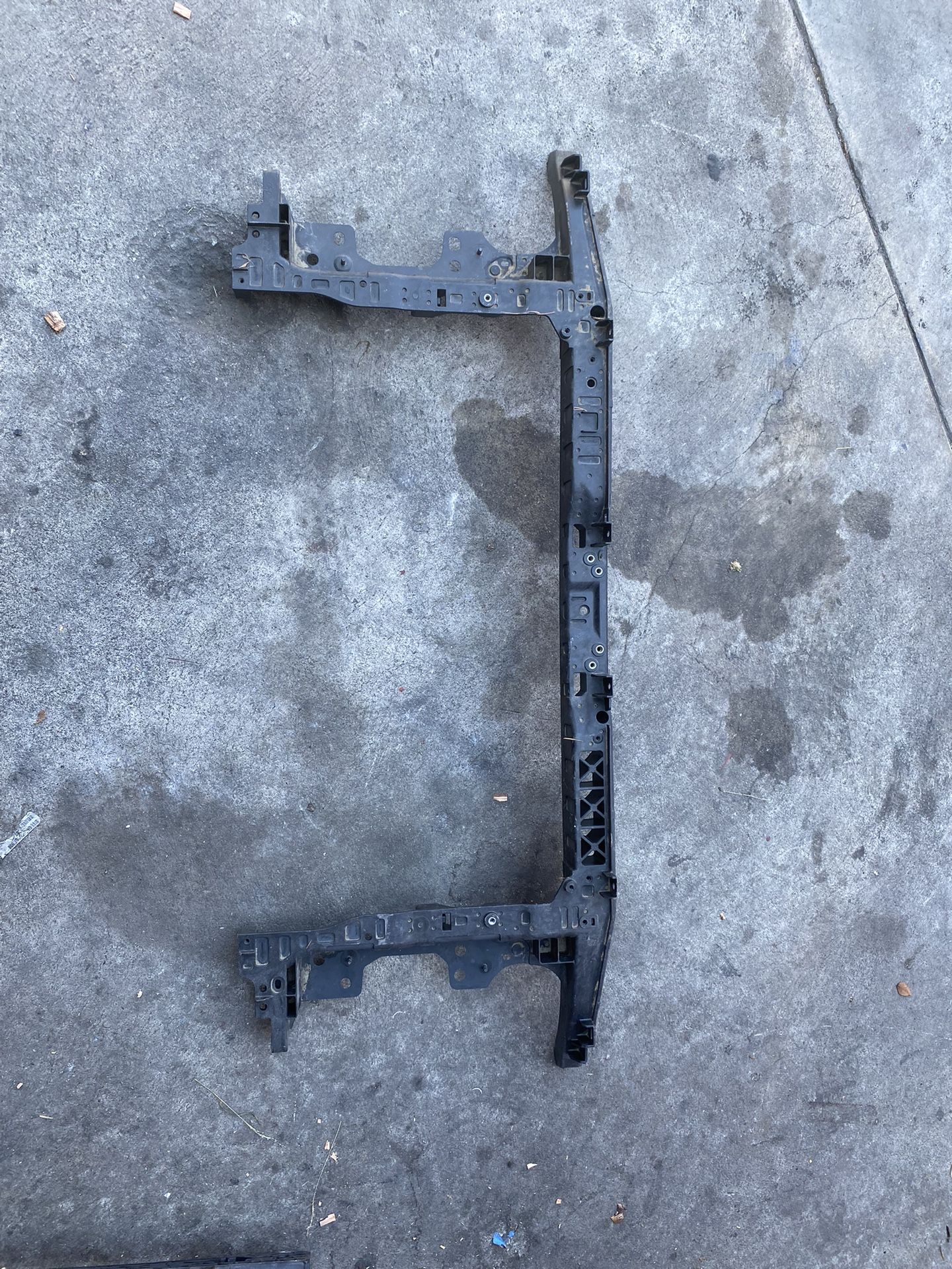 2021 2023 Hyundai Elantra Radiator Support 