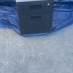 Alera 2-drawer metal mobile file pedestal in charcoal.