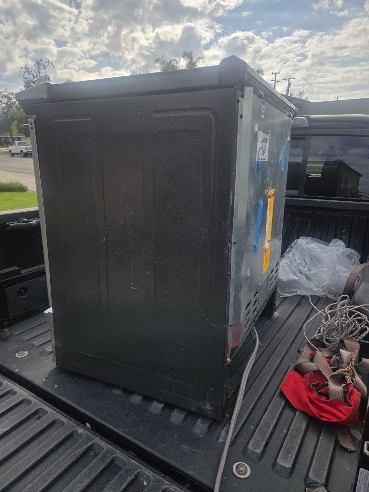 Electric Stove Needs To Be Cleaned