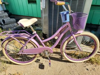 Huffy 24" Nel Lusso Purple Satin Cruiser Bike.