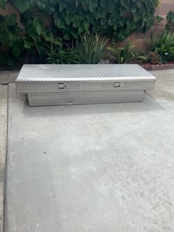 diamond-plate aluminum storage chest/bench for tools truck bed mounting
