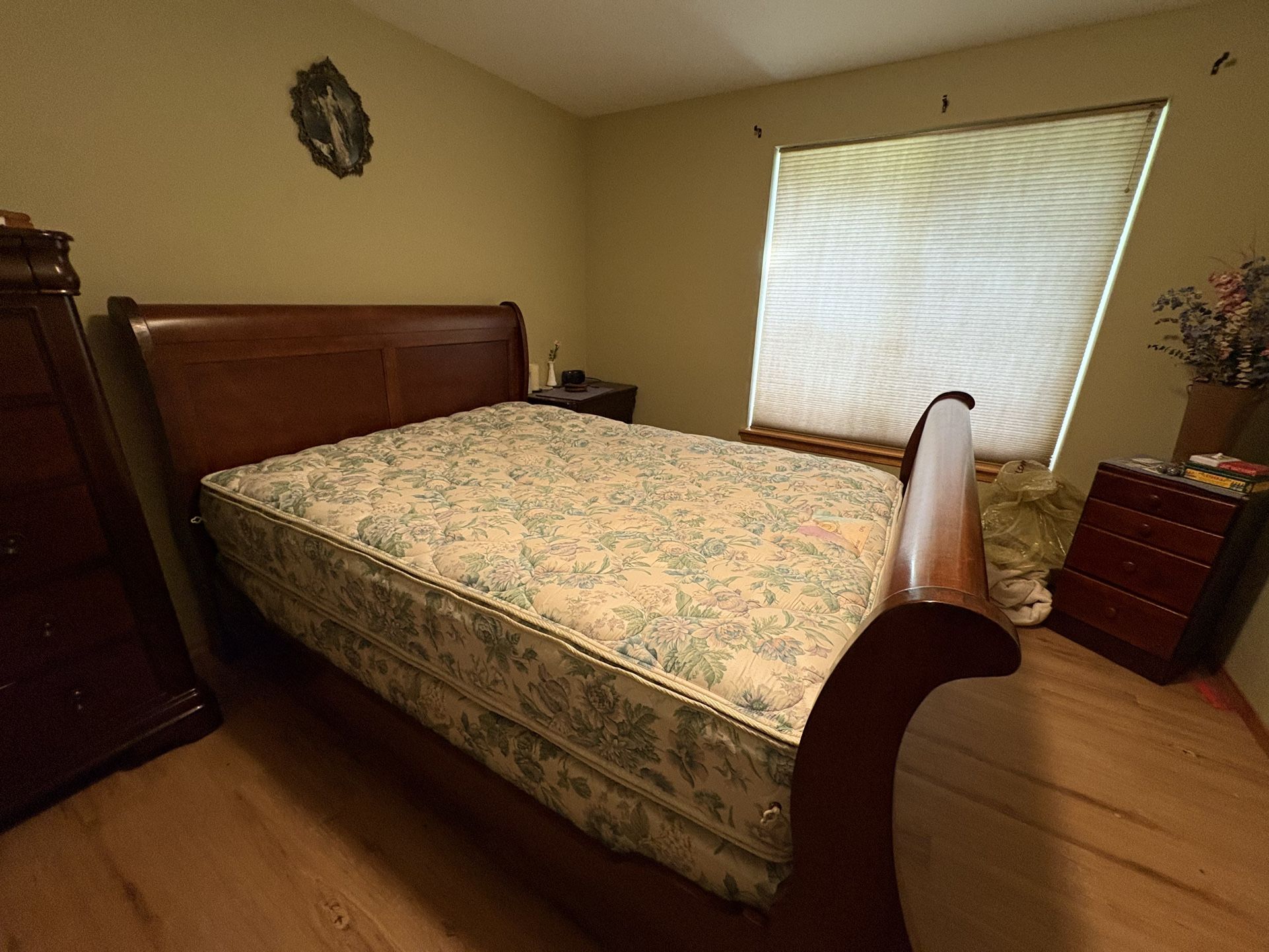 Queen Size Bed And Bed Frame 